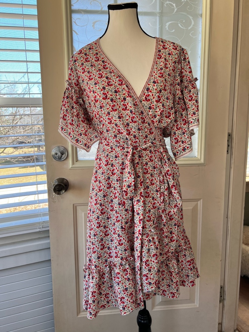Max Studio sz M traditional ditzy floral print ruffle wrap dress.